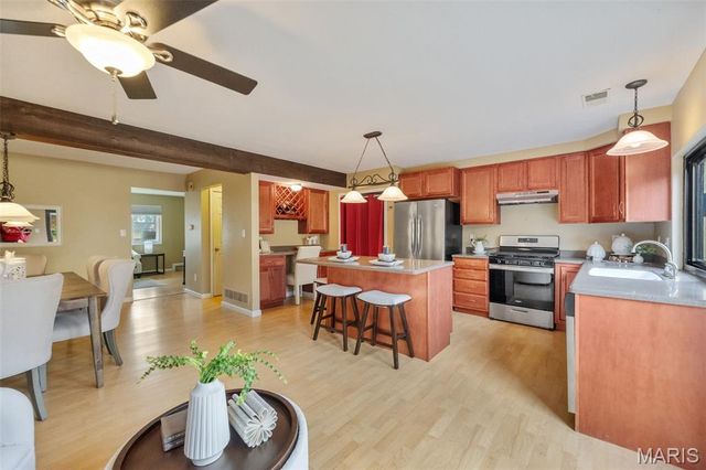 1355 Hampton Rd B, St Charles, MO 63303