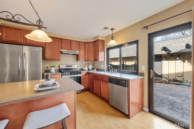 1355 Hampton Rd B, St Charles, MO 63303