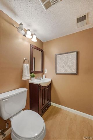 1355 Hampton Rd B, St Charles, MO 63303