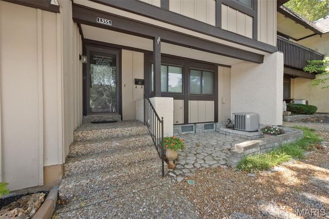 1355 Hampton Rd B, St Charles, MO 63303