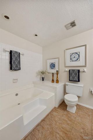 1355 Hampton Rd B, St Charles, MO 63303