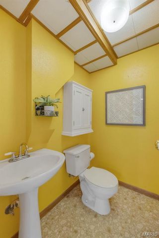 1355 Hampton Rd B, St Charles, MO 63303