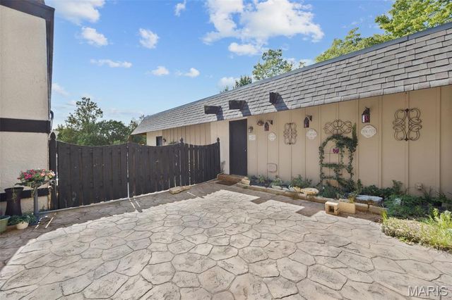 1355 Hampton Rd B, St Charles, MO 63303