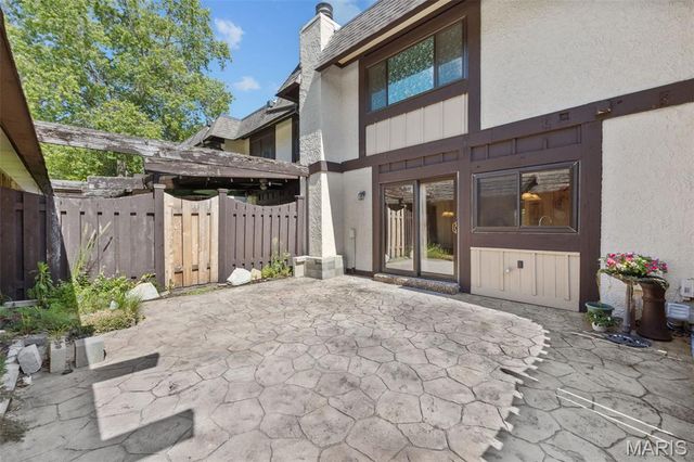 1355 Hampton Rd B, St Charles, MO 63303