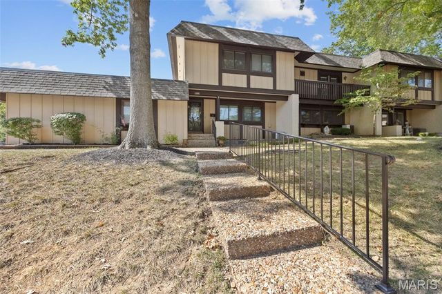 1355 Hampton Rd B, St Charles, MO 63303