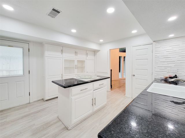 5654 Cheena, Houston, TX 77096