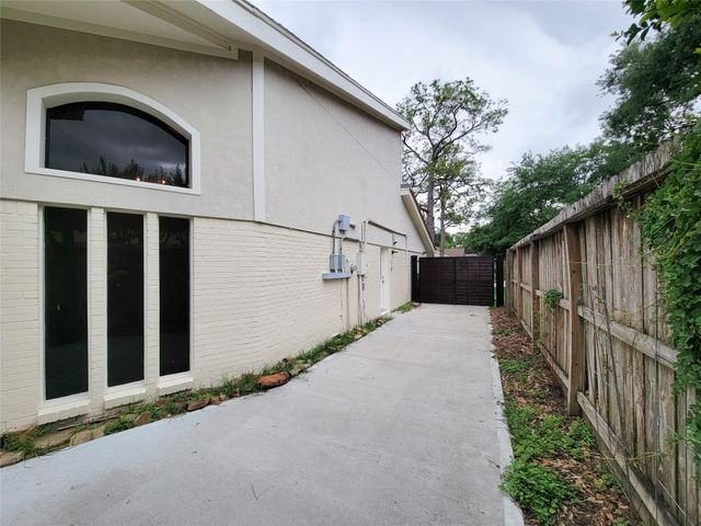5654 Cheena, Houston, TX 77096