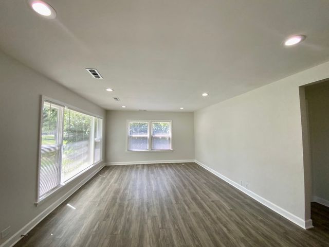 340 Sanders Road, Northbrook, IL 60062