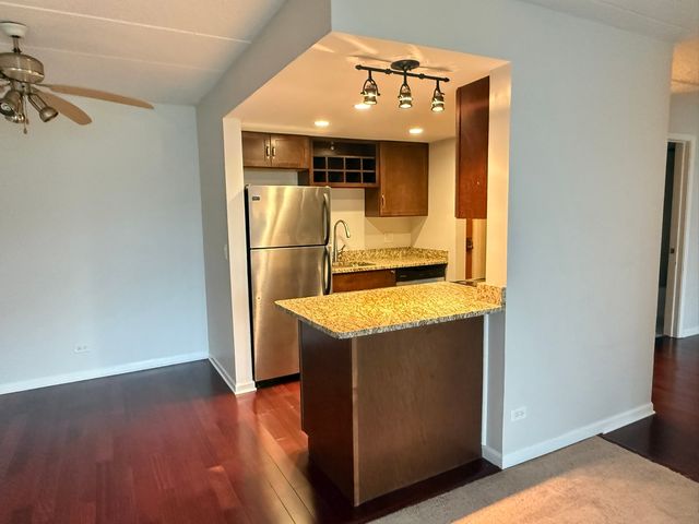 1 Renaissance Place 304, Palatine, IL 60067