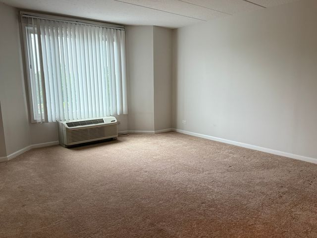 1 Renaissance Place 304, Palatine, IL 60067