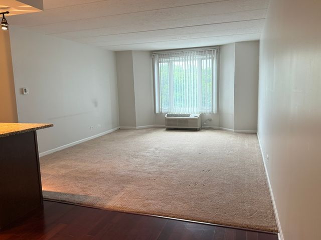 1 Renaissance Place 304, Palatine, IL 60067