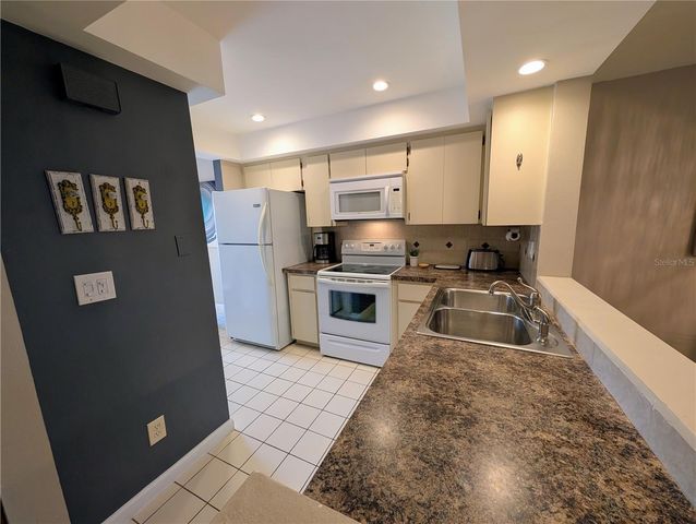 6896 W COUNTRY CLUB LANE 148, Sarasota, FL 34243