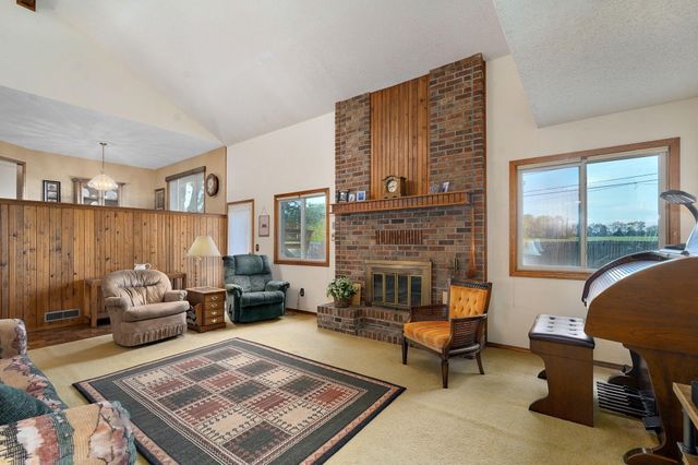 1221 E Knobhill Street, Springfield, MO 65804