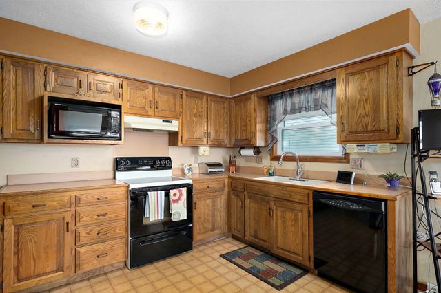 1221 E Knobhill Street, Springfield, MO 65804