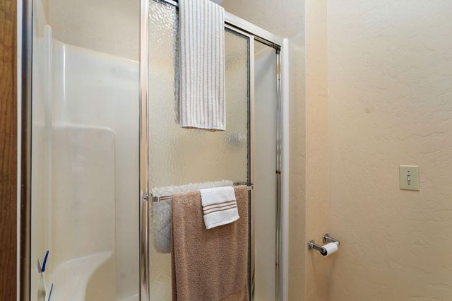 1221 E Knobhill Street, Springfield, MO 65804