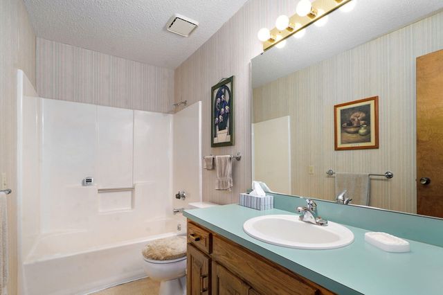 1221 E Knobhill Street, Springfield, MO 65804