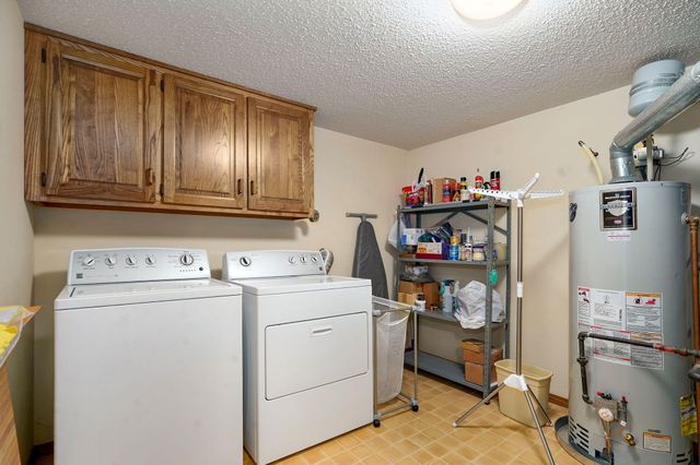 1221 E Knobhill Street, Springfield, MO 65804