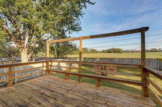 1221 E Knobhill Street, Springfield, MO 65804