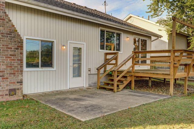 1221 E Knobhill Street, Springfield, MO 65804