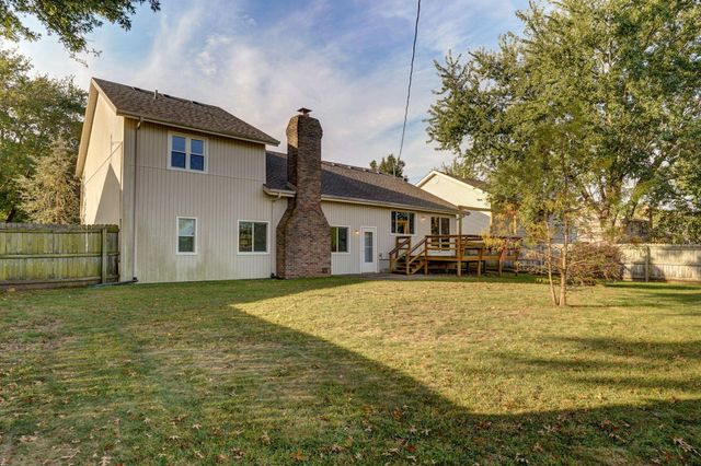 1221 E Knobhill Street, Springfield, MO 65804