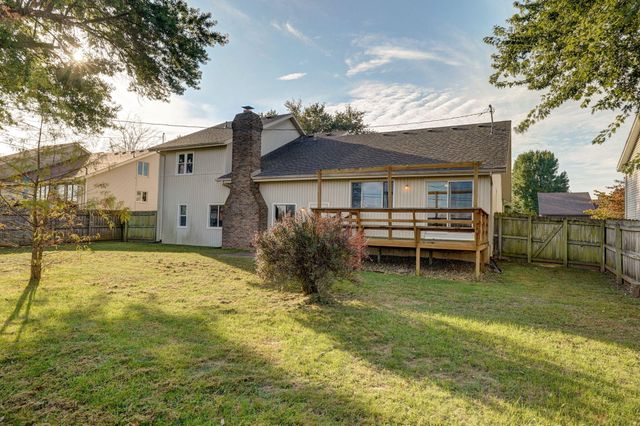 1221 E Knobhill Street, Springfield, MO 65804