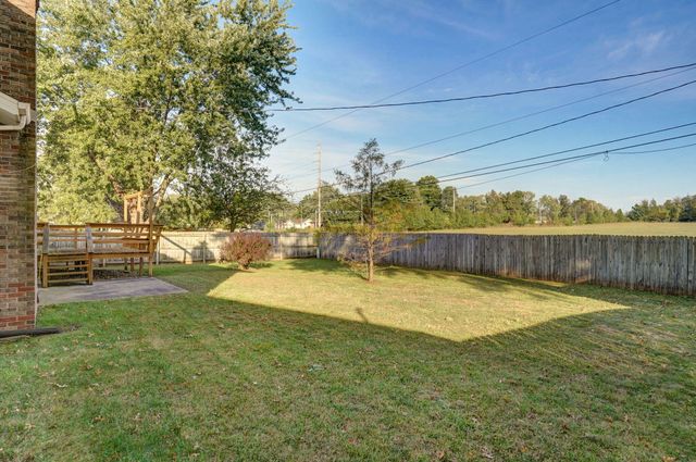 1221 E Knobhill Street, Springfield, MO 65804
