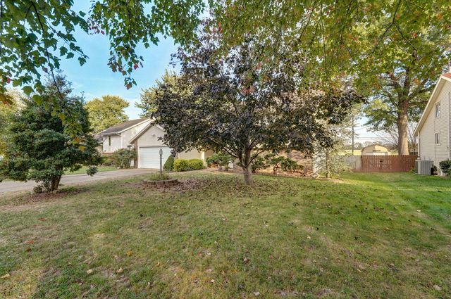 1221 E Knobhill Street, Springfield, MO 65804