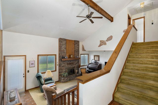 1221 E Knobhill Street, Springfield, MO 65804