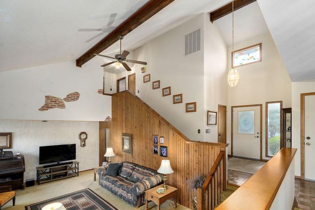 1221 E Knobhill Street, Springfield, MO 65804