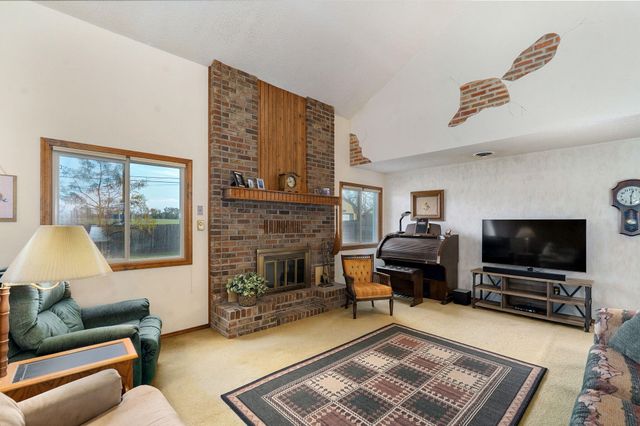 1221 E Knobhill Street, Springfield, MO 65804