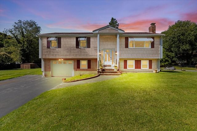 18 Wildwood Ave, Taunton, MA 02780