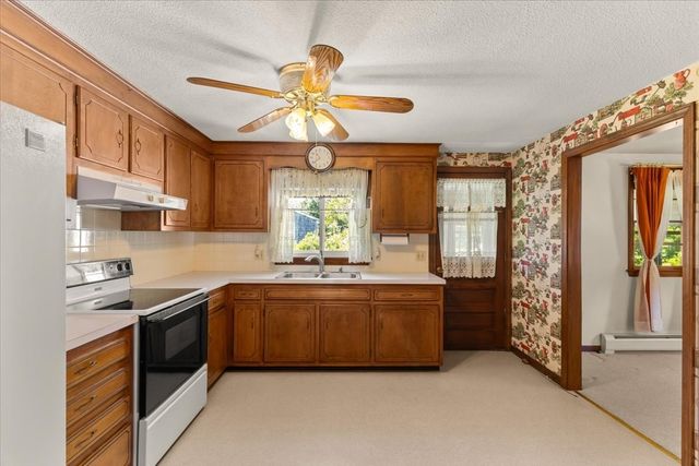 18 Wildwood Ave, Taunton, MA 02780