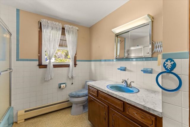 18 Wildwood Ave, Taunton, MA 02780
