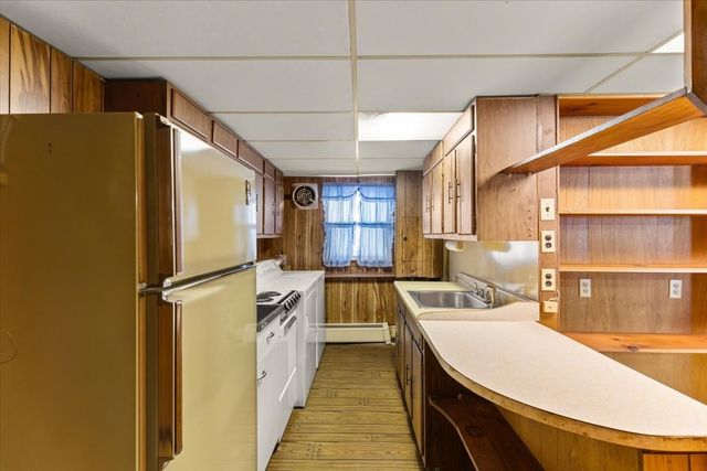 18 Wildwood Ave, Taunton, MA 02780