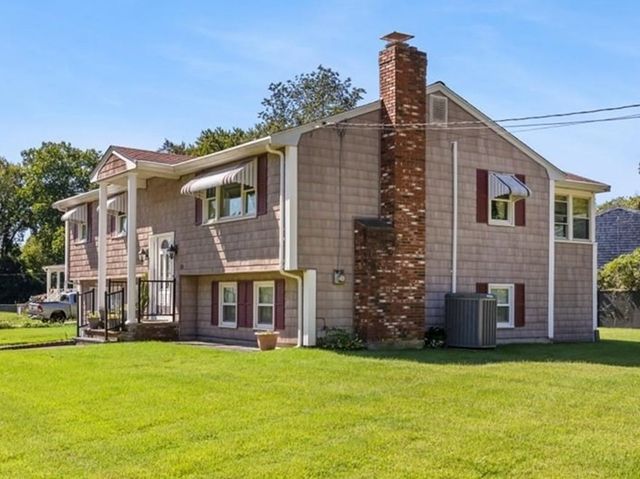 18 Wildwood Ave, Taunton, MA 02780