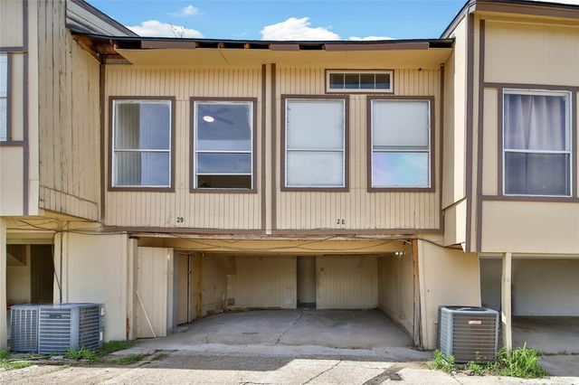 28 Lakeway Street, Conroe, TX 77304