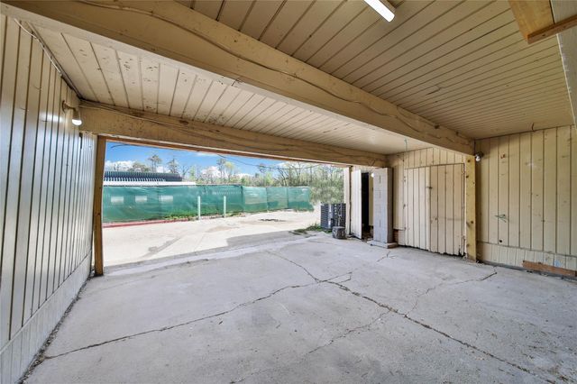 28 Lakeway Street, Conroe, TX 77304