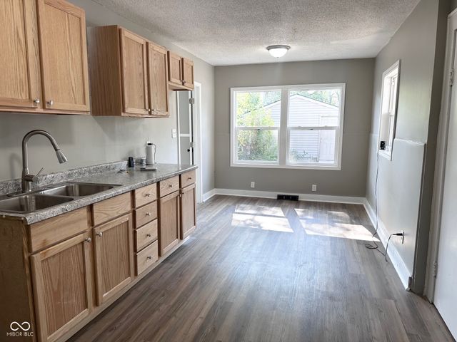 2921 E Brookside Avenue, Indianapolis, IN 46218