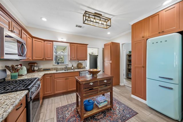 728 N Winnetka Avenue, Dallas, TX 75208