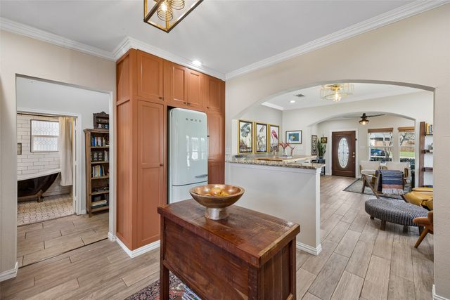 728 N Winnetka Avenue, Dallas, TX 75208