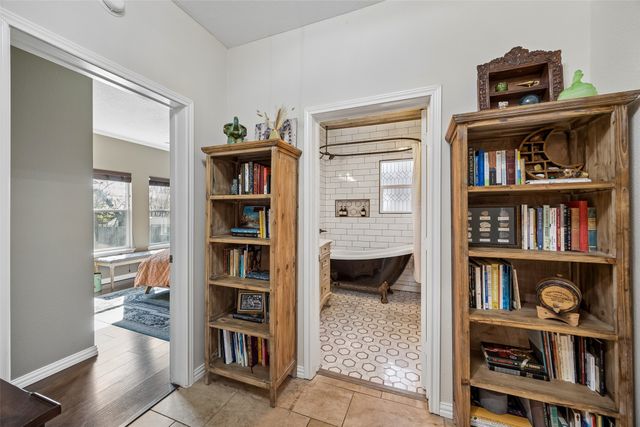 728 N Winnetka Avenue, Dallas, TX 75208