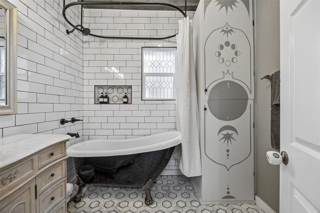 728 N Winnetka Avenue, Dallas, TX 75208