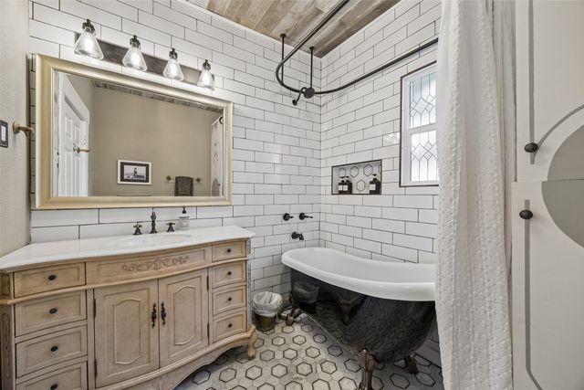 728 N Winnetka Avenue, Dallas, TX 75208