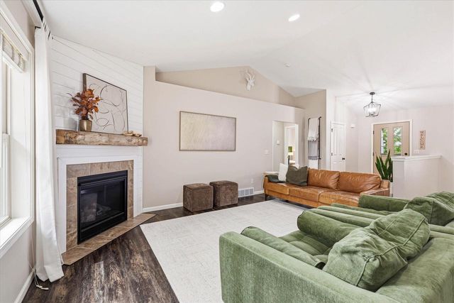 N2288 HILLANDALE DRIVE, Greenville, WI 54942