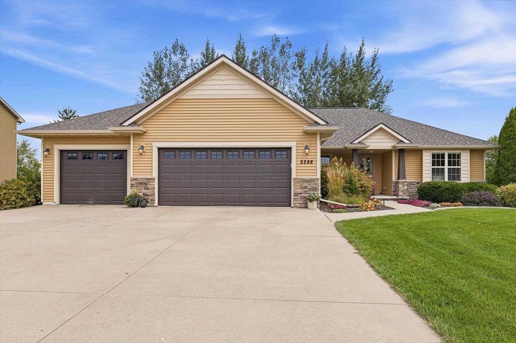 N2288 HILLANDALE DRIVE, Greenville, WI 54942