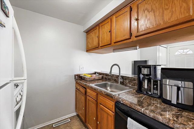 35276 Terrybrook Drive, Sterling Heights, MI 48312