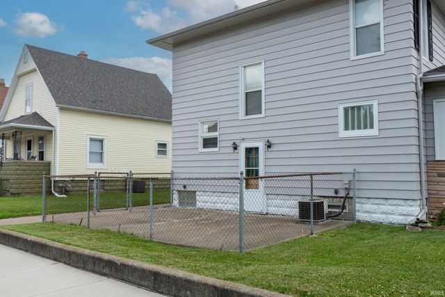 902 S Main St, Mishawaka, IN 46544