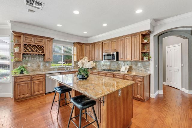 141 Flint Rock Ct, Roseville, CA 95747