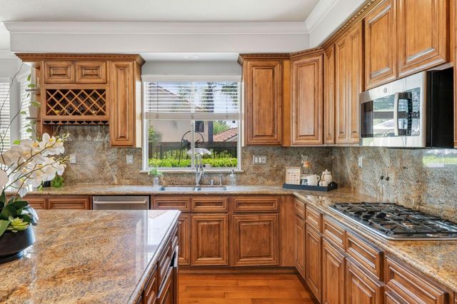 141 Flint Rock Ct, Roseville, CA 95747