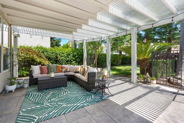 141 Flint Rock Ct, Roseville, CA 95747